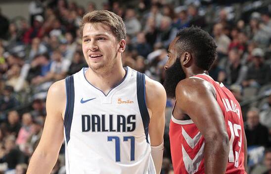 后腰谈论另 后腰谈论另